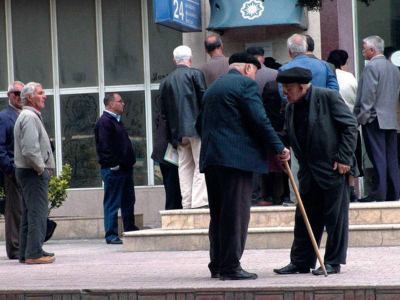 İşləməyənlər pensiya ala bilməyəcəklər? - AÇIQLAMA