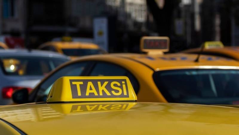 Türkiyədə taksi sürücüləri vətəndaşlara pulsuz xidmət göstərməyə başladı