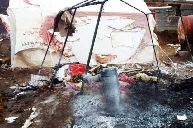 Xoy şəhərində zərərçəkmiş insanların sığındığı çadır yanaraq kül oldu - FOTO
