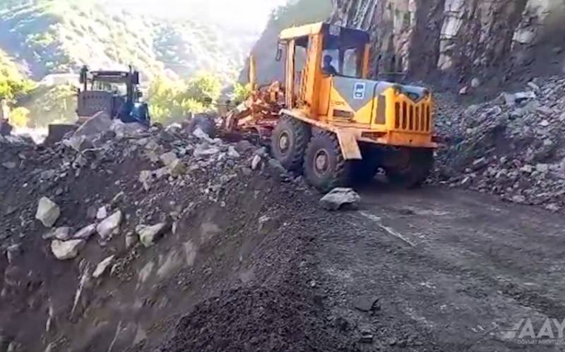 İsmayıllı-Lahıc-Burovdal yolu qaya parçalarından təmizləndi - VİDEO
