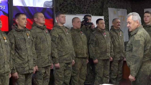 Rusiyanın müdafiə naziri Şoyqu Ukraynada döyüşən əsgərlərlə GÖRÜŞDÜ