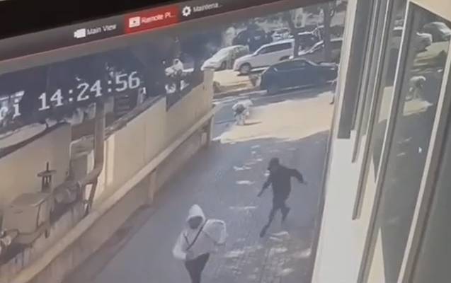 Sirkin yaxınlığında tələbənin vurulma anı - Video