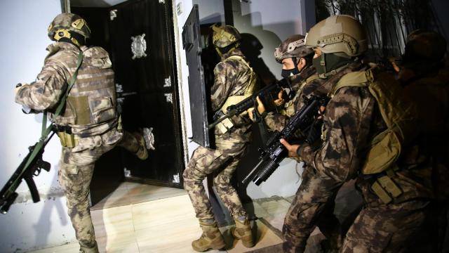 Türkiyənin 3 şəhərində antiterror əməliyyatı: 11 nəfər tutuldu