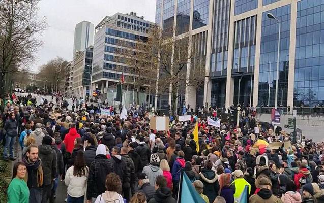 Güney azərbaycanlılar Brüsseldə aksiya keçirir - VİDEO