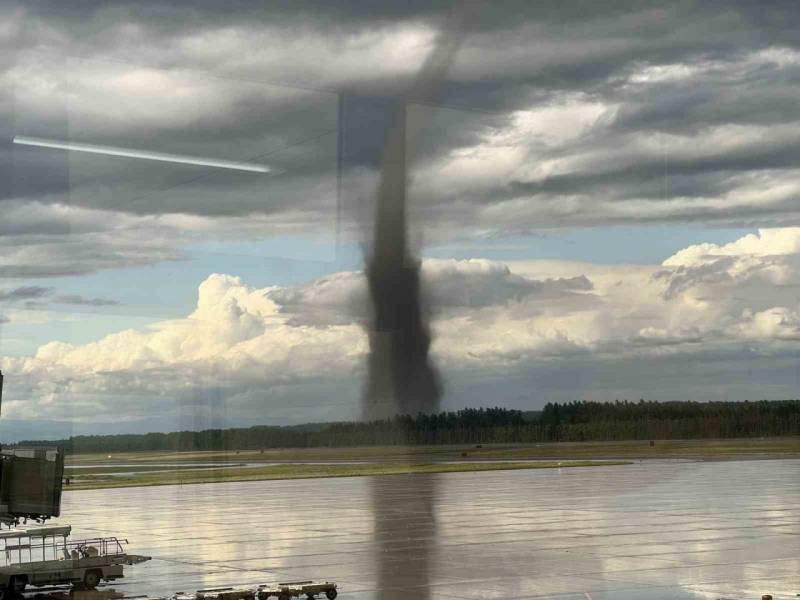 Tornado Yaponiyanı vurdu: Lentə alınan görüntülər hamını şoka saldı - VİDEO