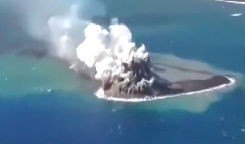 Yaponiyada vulkan püskürdü, yeni ada yarandı