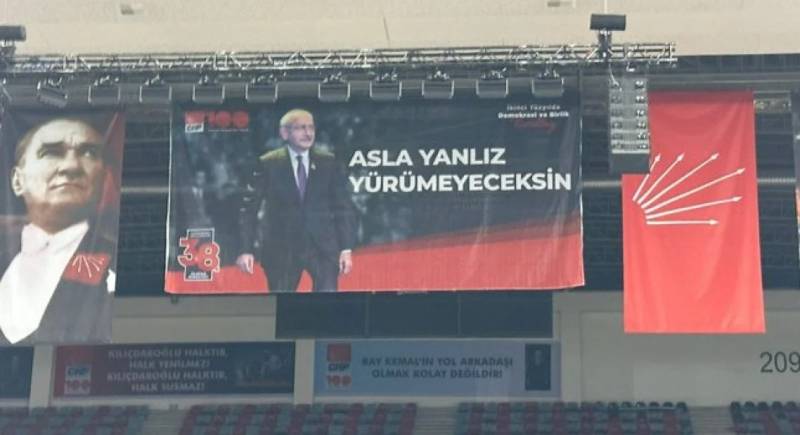 Kılıçdaroğlu üçün hazırlanan pankartlardakı orfoqrafik səhv diqqət çəkdi: “Yanlız” yox “Yalnız”