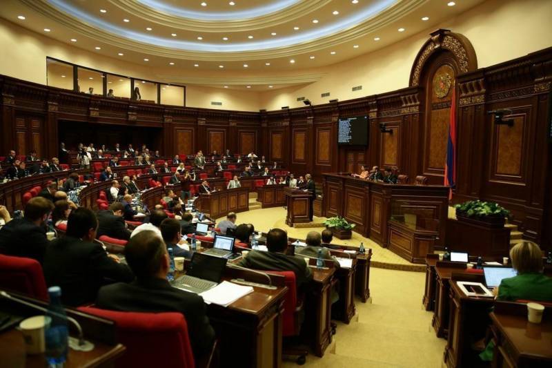 Ermənistan parlamenti Azərbaycana görə təcili toplanır