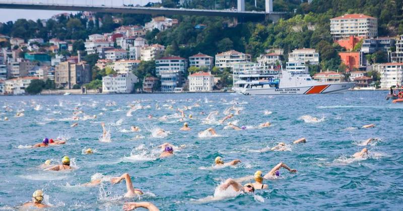 Azərbaycan İstanbulda keçirilən beynəlxalq üzgüçülük yarışında təmsil olundu