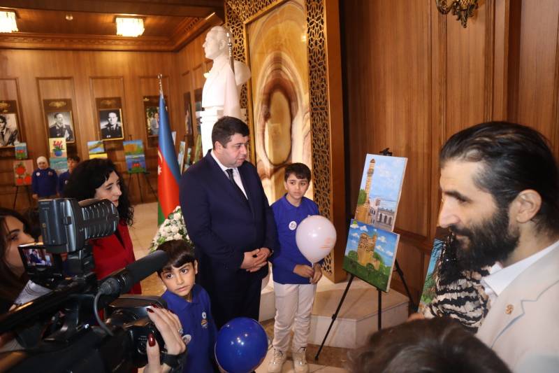 YAP Yasamal rayon təşkilatında “Təbiətin nəfəsi” adlı rəsm sərgisi keçirildi - FOTO