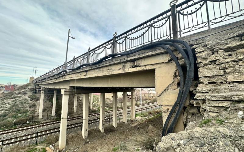 Sumqayıtla Sarayı birləşdirən məşhur körpü sökülür