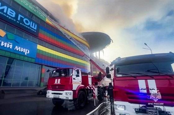 Rusiyada ticarət mərkəzindəki partlayışın başvermə anı - ANBAAN GÖRÜNTÜLƏR