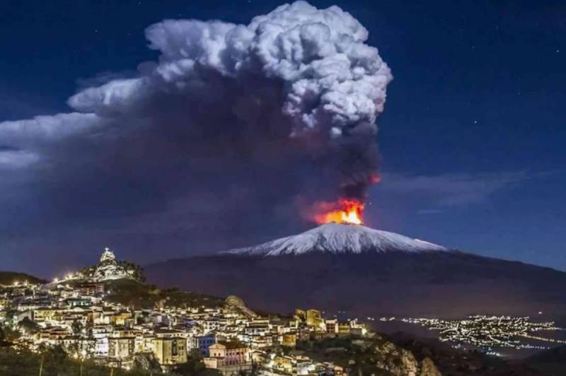 Avropanın ən hündür vulkanı lava püskürdü