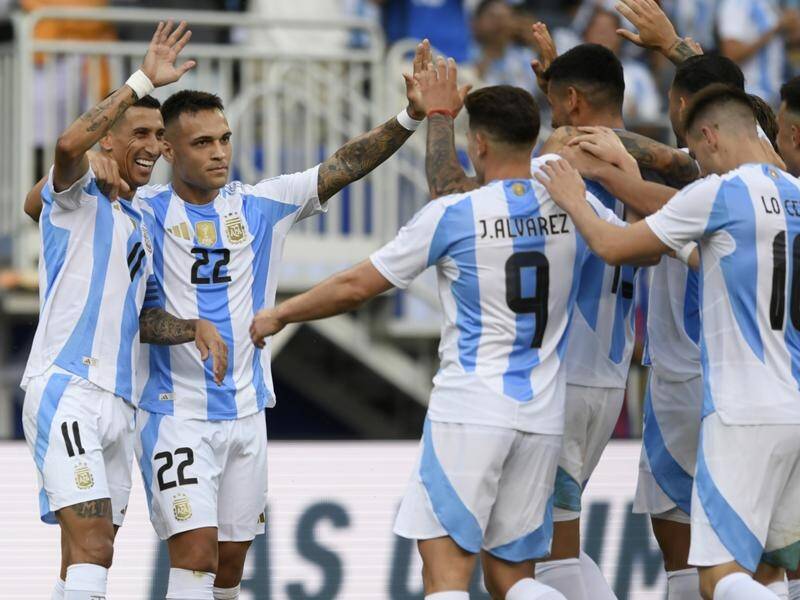 Məşhur futbolçu Argentina klubuna keçdi