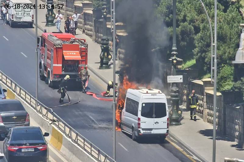 Bakıda mikroavtobusda yanğın baş verib