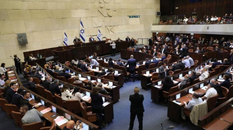 Israildə parlament iclasına basqın - VİDEO