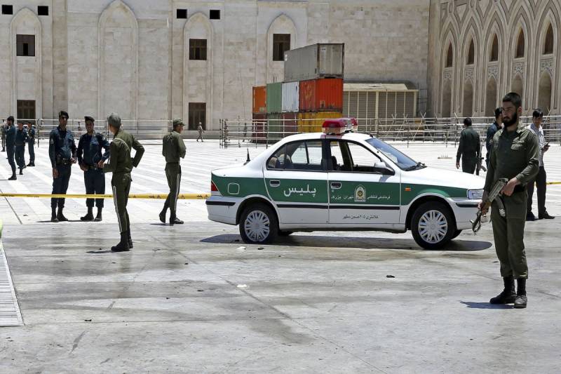 İranda seçki qutusunu daşıyan avtomobilə atəş açıldı
