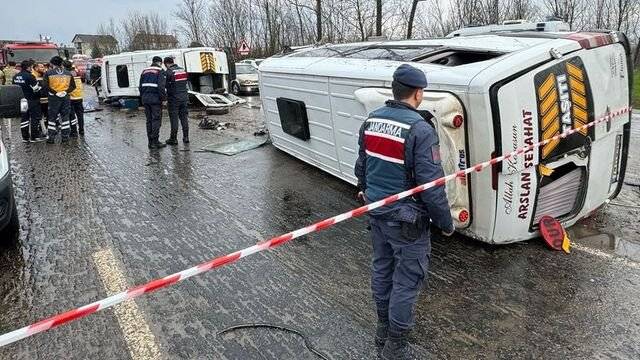 Türkiyədə mikroavtobuslar toqquşdu - 27 yaralı