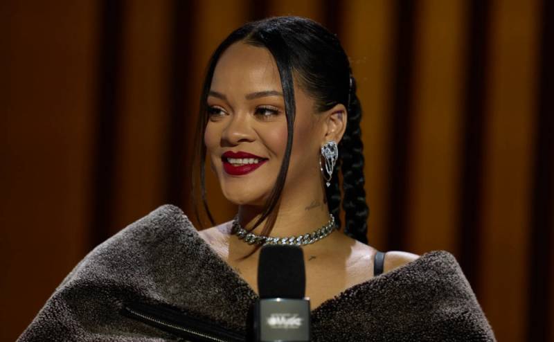 Rihanna imicini dəyişdi - Fotolar