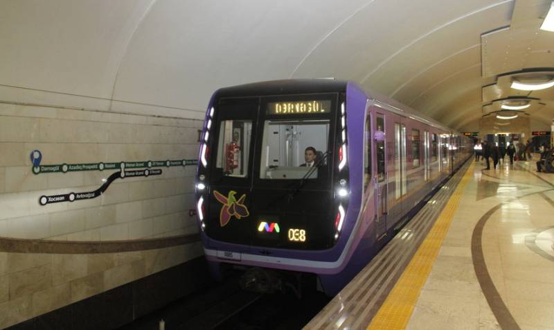 Metroda qatar qapısı açıq hərəkət edib? - Rəsmi cavab