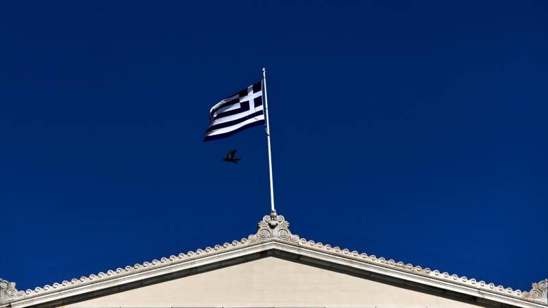 Yunanıstanda dövlət qulluqçuları 24 saatlıq tətilə başladı