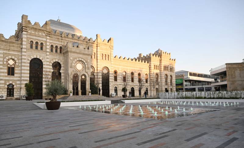 28 May stansiyasının qarşısı belə görünür -  FOTOLAR