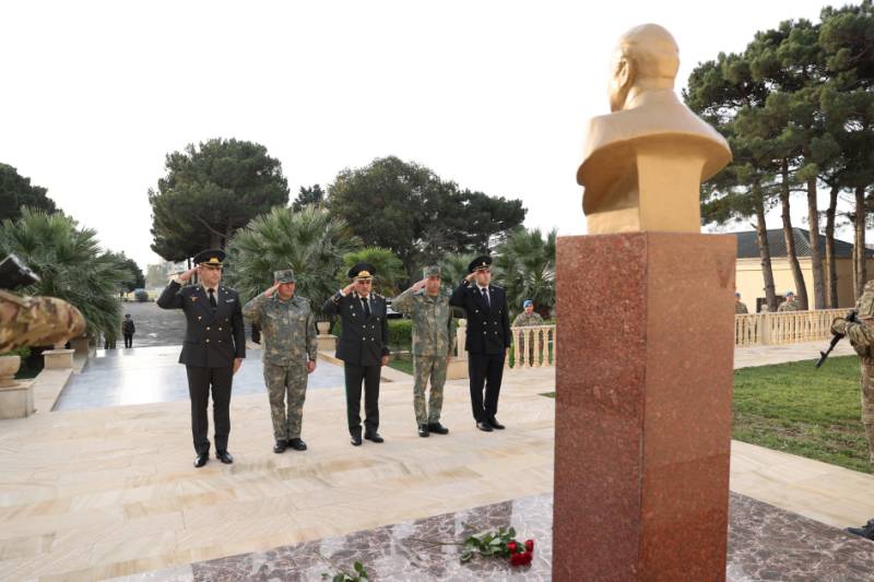 Hərbi prokuror Müdafiə Nazirliyinin hərbi qulluqçuları ilə görüşüb - FOTOLAR