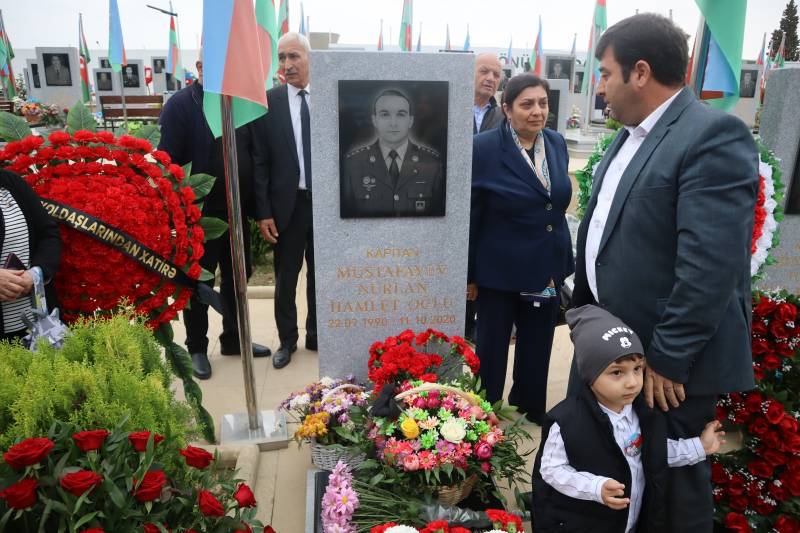 XTQ kapitanı, şəhid Nurlan Mustafayevin məzarı ziyarət olundu - FOTOLAR