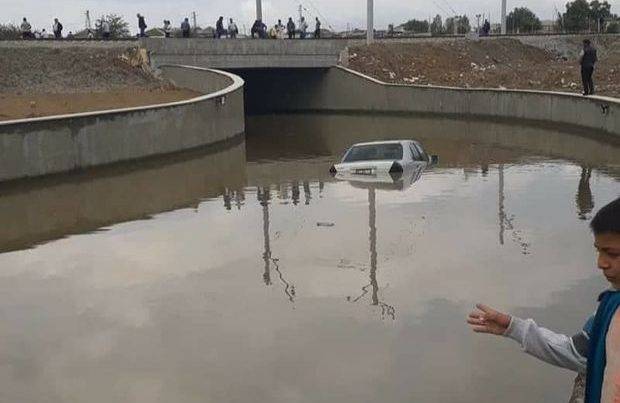 Bakıda tuneli su basdı: Avtomobillər batdı - VİDEO