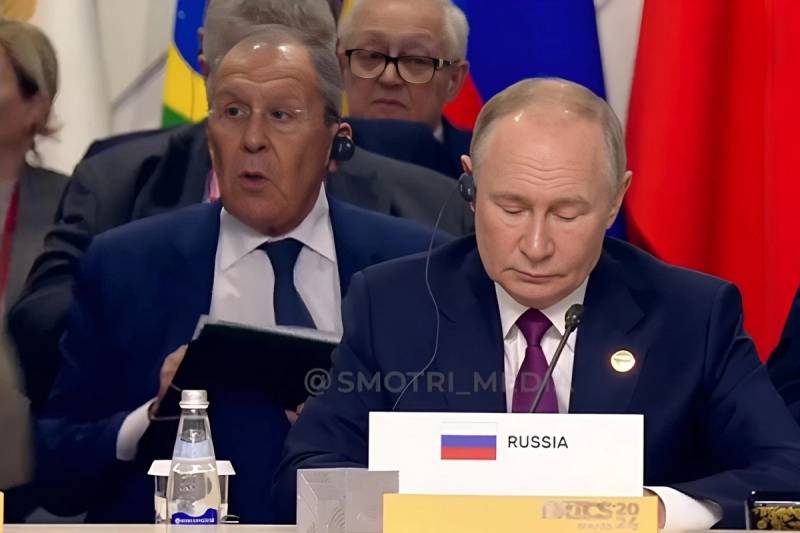 BRICS sammitində maraqlı anlar: Lavrov diksindi - VİDEO