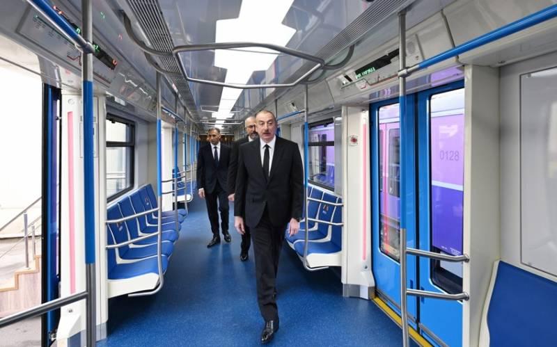 Prezident yeni nəsil metro qatarları ilə tanış oldu - FOTO/YENİLƏNİB