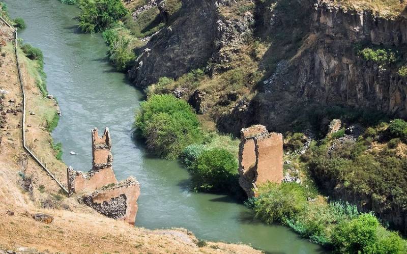 Ermənistan Ani körpüsünün bərpası ilə bağlı Türkiyəyə öz yanaşmalarını təqdim etdi