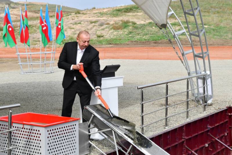 “İmarət” stadionunun təməli qoyuldu