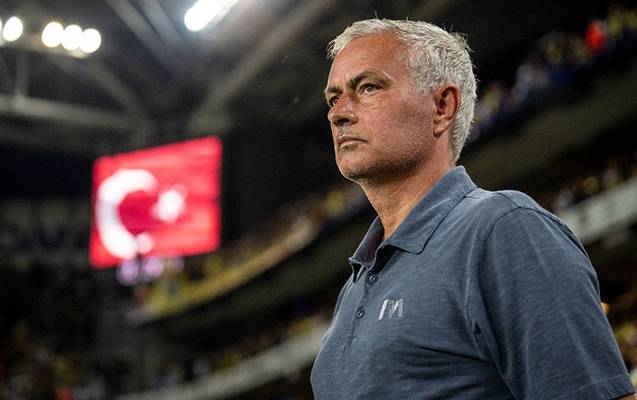 Okan Buruk gecikdi - Mourinyo mətbuat konfransı keçirmədi