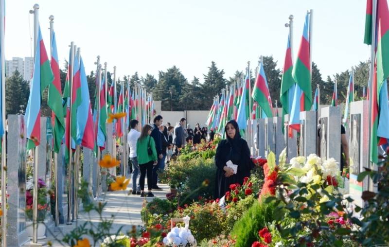 Vətən müharibəsinin 4-cü ildönümü: Xalqımız şəhidlərin xatirəsini anır