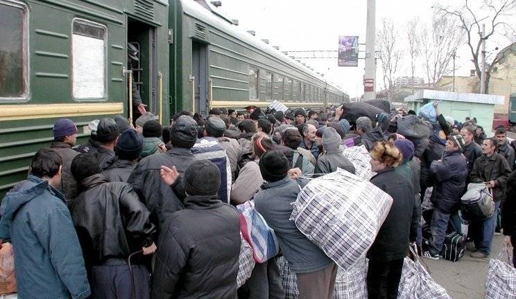 Rusiya qanunları sərtləşdirir- Miqrantları ölkədən çıxarır