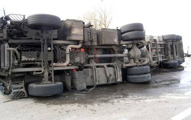 Kamaz aşdı - Sürücü öldü