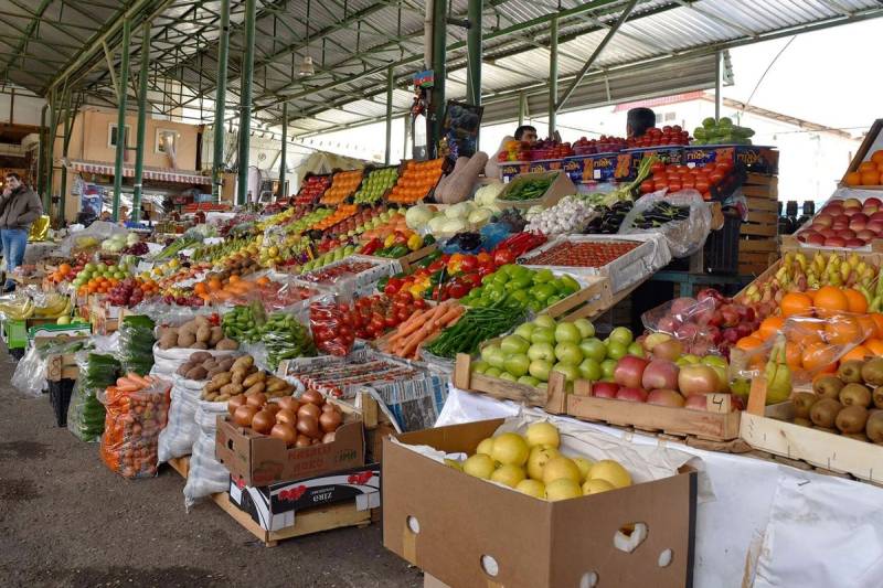 Bakıda bazarda 200 manata meyvə satılır - VİDEO