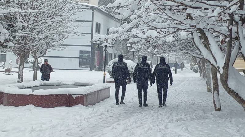 Polis qarlı havada gücləndirilmiş rejimdə işləyir - FOTO/VİDEO