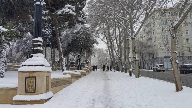 Bakıya 12 sm qar yağdı 