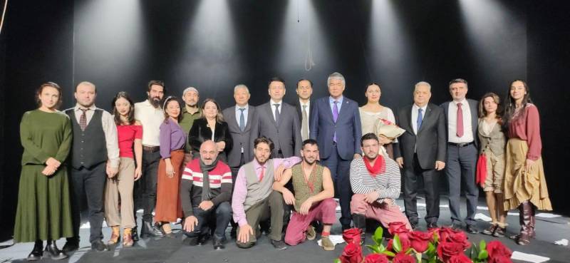 Pantomim Teatrı Qırğızıstanda qastrolda - FOTO