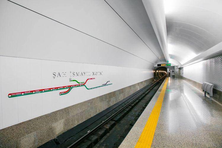 “Xətai” metrosunda sərnişindən gözlənilməz addım - ANBAAN GÖRÜNTÜLƏR