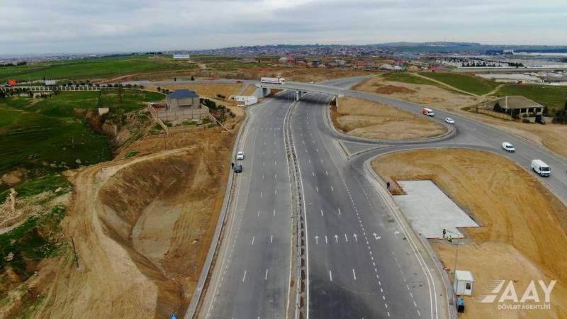 Bu yolda yeni yerüstü piyada keçidləri inşa edilir - VİDEO/FOTO