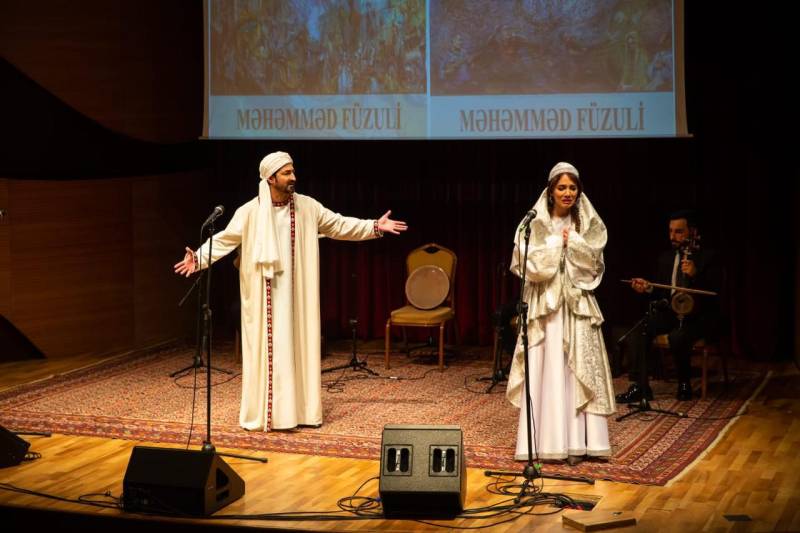 Füzulinin 530 illiyinə həsr olunan ikicildlik nəşrin təqdimatı keçirildi - Fotolar