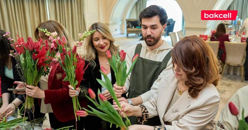 “Bakcell” jurnalist xanımları 8 Mart münasibətilə təbrik etdi - Fotolar