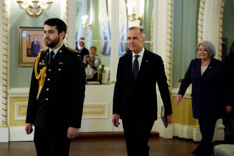 Kanadanın yeni Baş naziri and içdi 