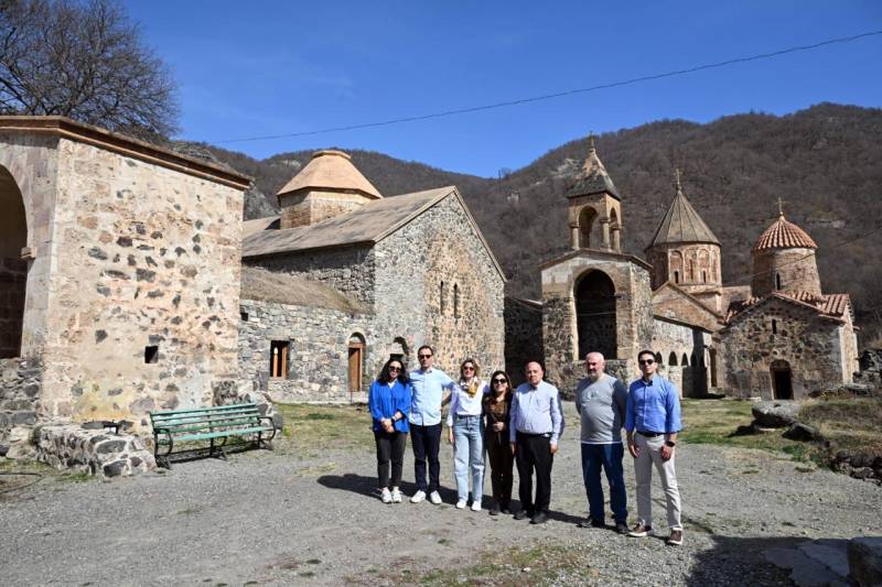 Beynəlxalq konfransın əcnəbi iştirakçıları Xudavəng monastırında - FOTOLAR