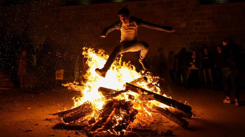 Bakıda 6 uşaq tonqala düşdü 