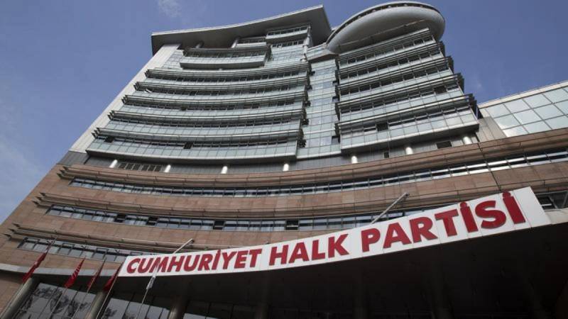 CHP fövqəladə qurultaya gedir 